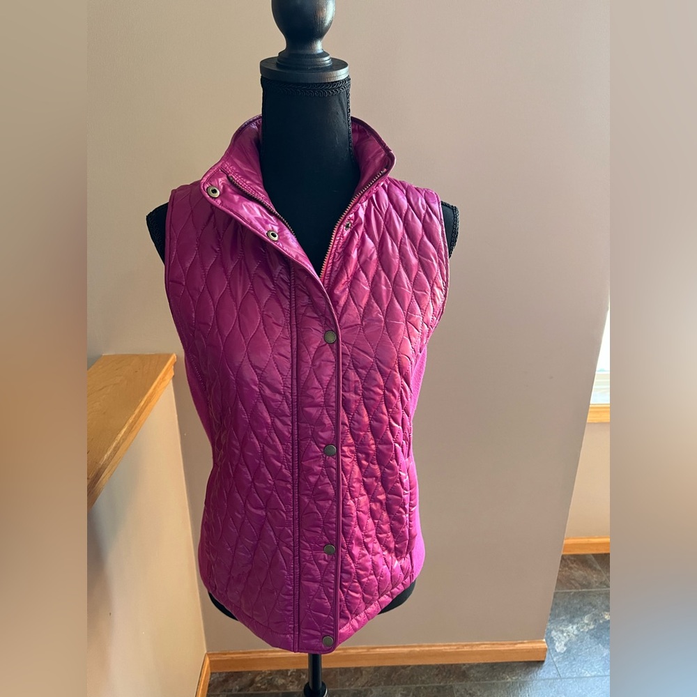 Talbots quilted diamond pattern and knit zip vest. Size XS